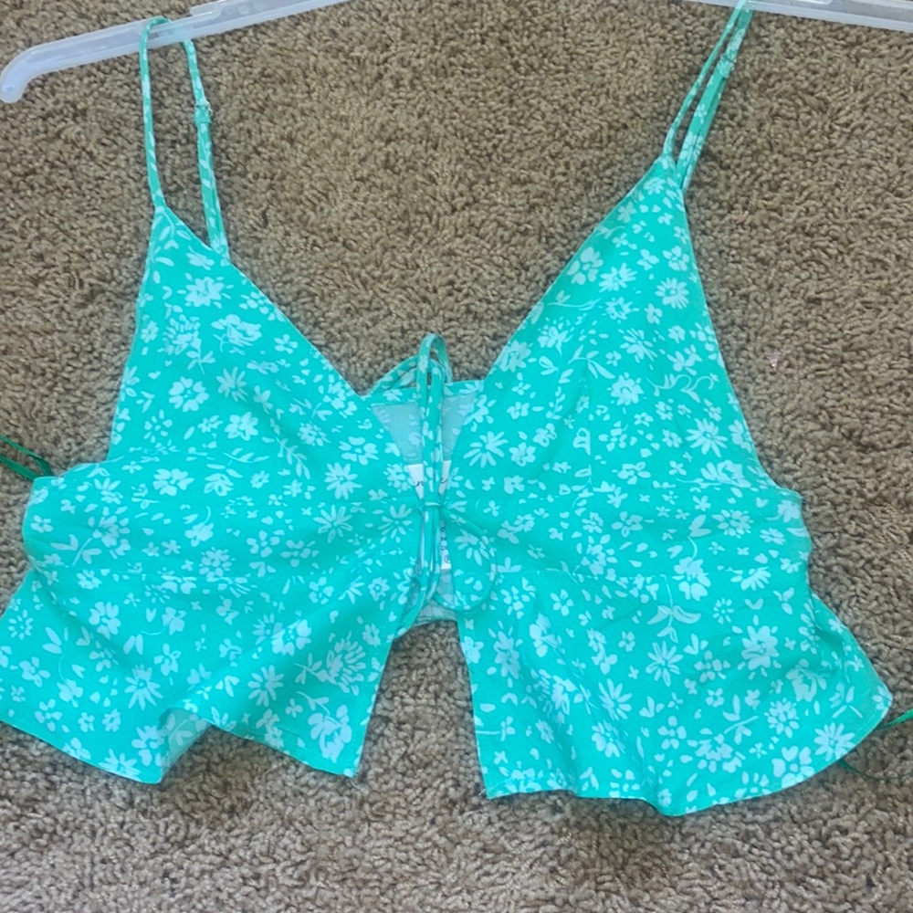 NWOT tie front crop top